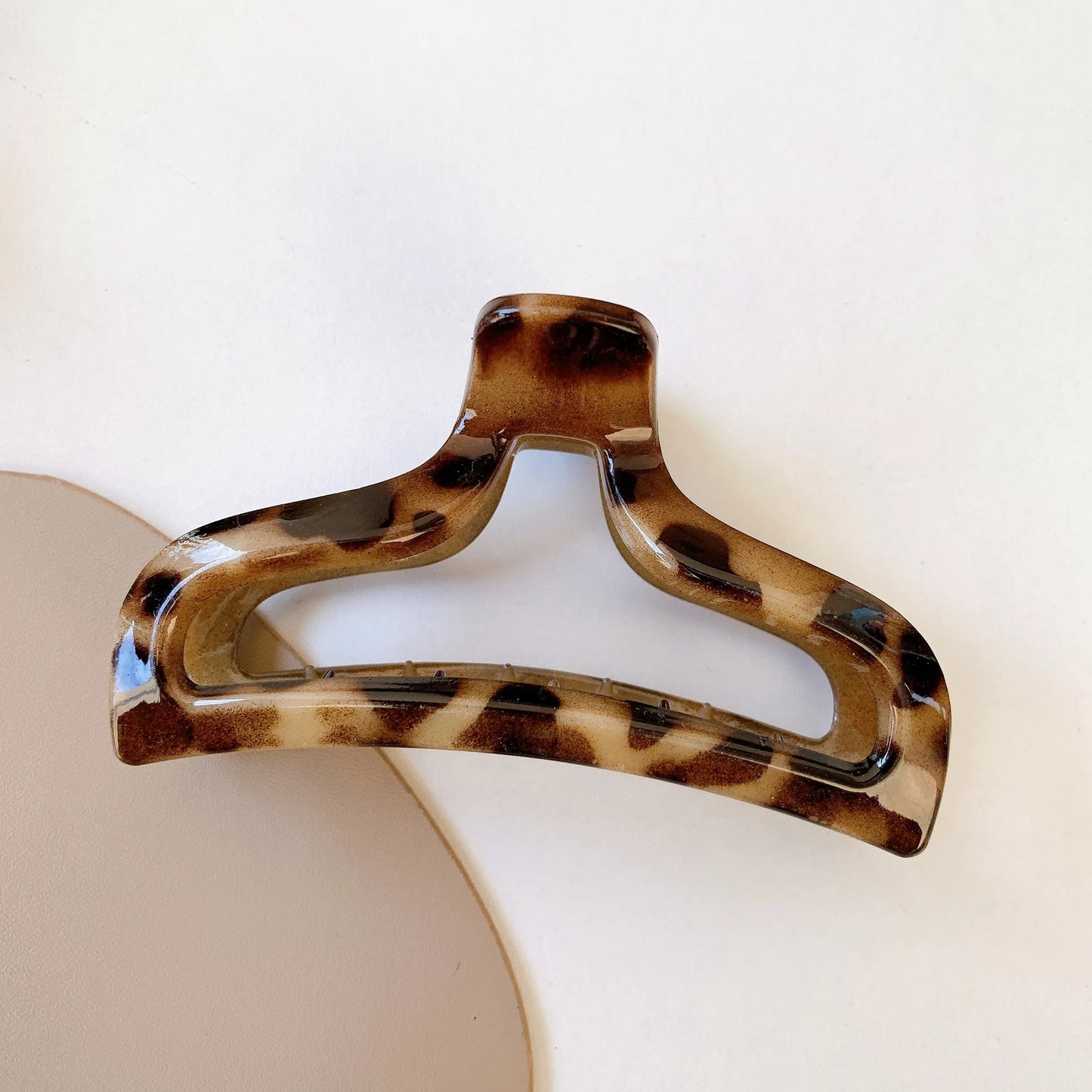 Fashion Hair Clips for Girls Plastic Leopard Claw Clip Elegant Geometry Shape Women Hair Clips Hair Accessories New Hair Claw