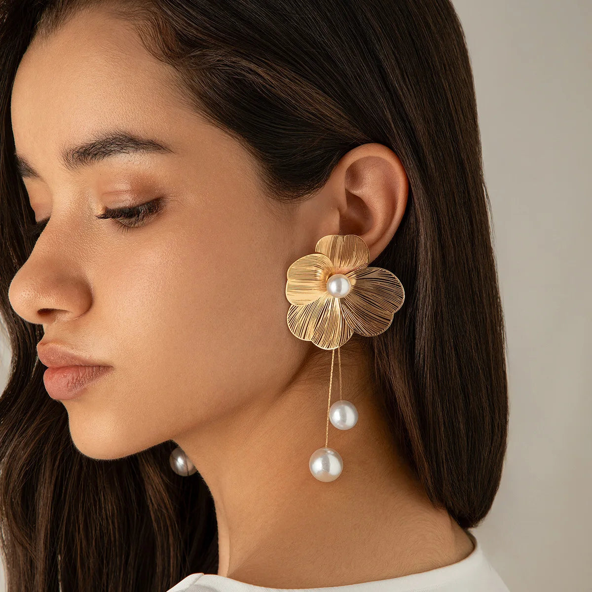 925 Silver Needle Korean Fashion Metal Leaf Flower Earrings For Women Jewelry 2024 Trending Sweet Cool Pearl Tassel Earrings